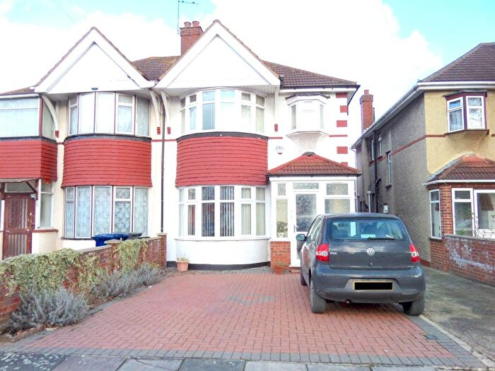 4 Bedroom Semi-Detached House To Rent In Longford Avenue, Southall, Middlesex, UB1