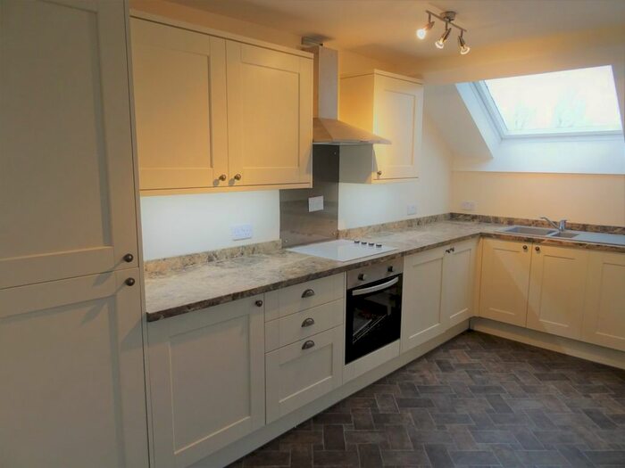 2 Bedroom Flat To Rent In Wakefield Road, Dewsbury, WF12