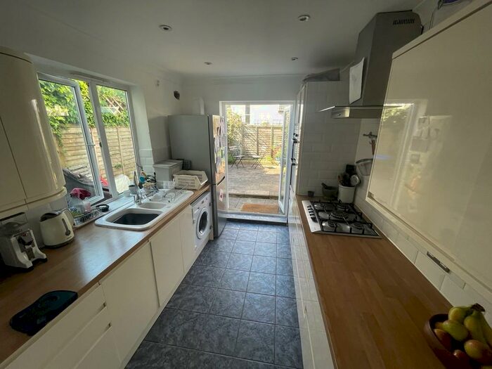 3 Bedroom Terraced House To Rent In Byron Street, Hove, BN3