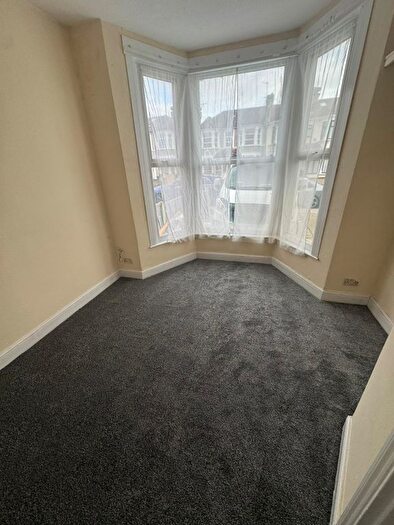 1 Bedroom Flat To Rent In Elgin Road, Ilford, IG3
