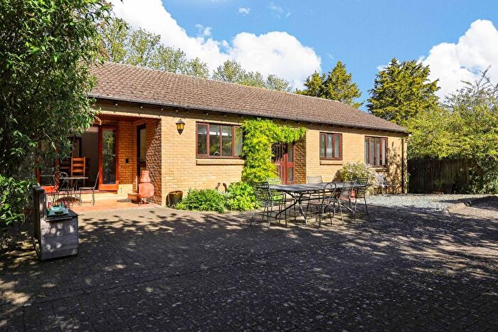3 Bedroom Detached Bungalow For Sale In Woodlands Close, Girton, Cambridge, CB3