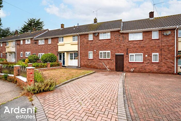 3 Bedroom Terraced House For Sale In Lathcoates Crescent, Chelmsford, CM2