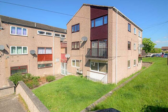 3 Bedroom Flat For Sale In Rannoch Road, Rosyth, KY11