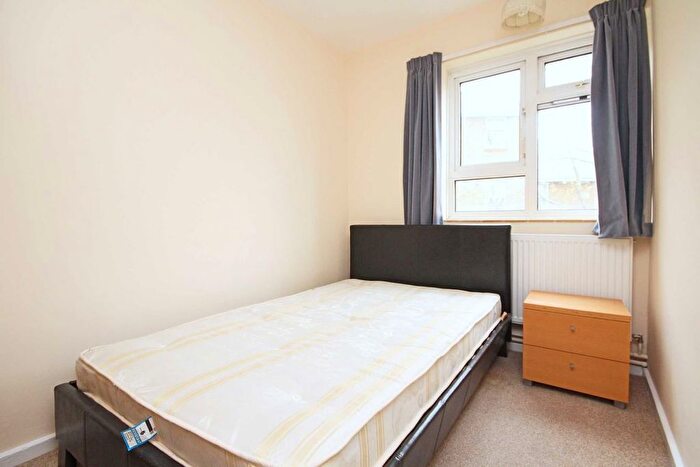 3 Bedroom Flat To Rent In Sheen Road, Richmond, TW9