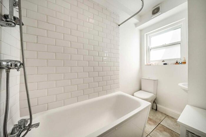 2 Bedroom Flat To Rent In Brondesbury Villas, Queens Park, NW6