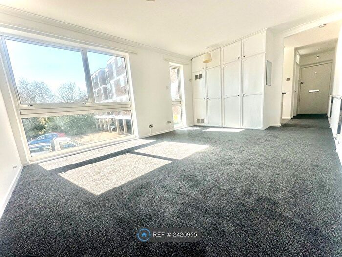 Studio To Rent In Mayfair Close, Beckenham, BR3