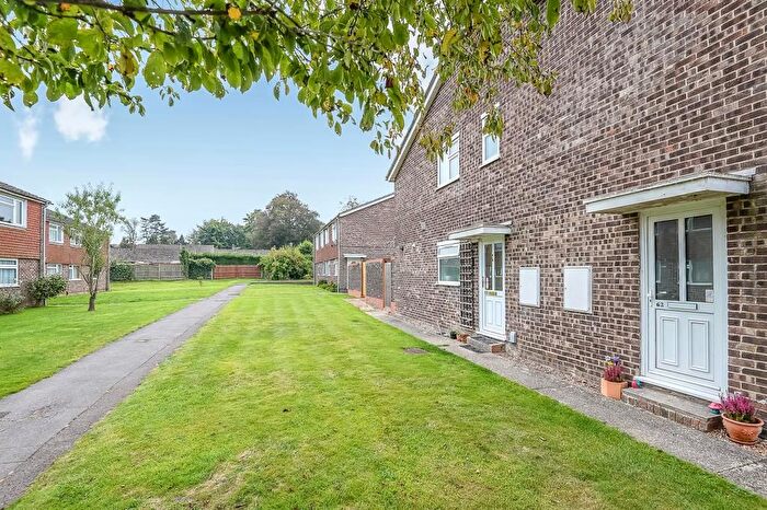 2 Bedroom Flat To Rent In Newbury, Berkshire, RG14