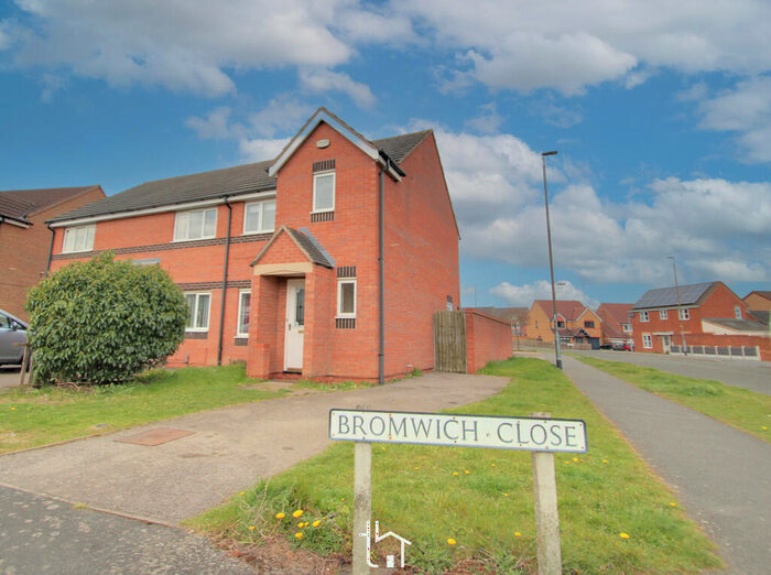 3 Bedroom Semi-Detached House To Rent In Bromwich Close, Braunstone, LE3