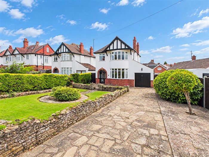 3 Bedroom Detached House For Sale In Battenhall Road, Worcester, WR5