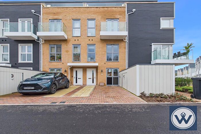 4 Bedroom Town House To Rent In Lanesborough Street, RG2