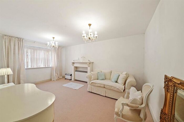 1 Bedroom Apartment To Rent In Century House, Lewisham, SE8