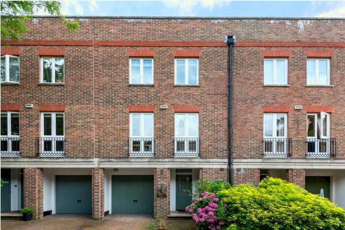 4 Bedroom Town House To Rent In Beaufort Road, Twickenham, TW1