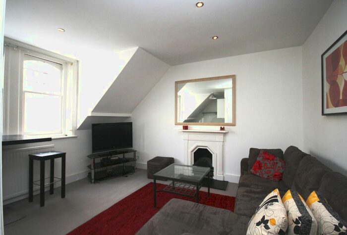 2 Bedroom Flat To Rent In Vereker Road, London, W14