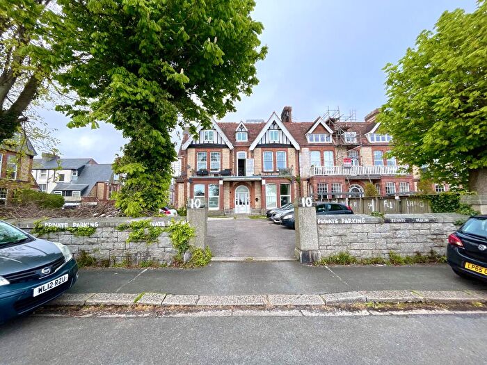 2 Bedroom Apartment To Rent In Queens Gate, PL4