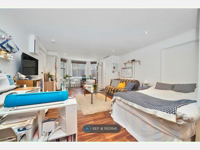 Studio To Rent In Earls Court, London, SW5