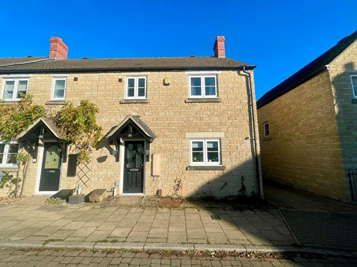 3 Bedroom End Of Terrace House For Sale In Bramble Bank, Witney, OX28