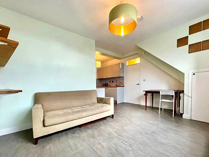 1 Bedroom Flat To Rent In High St London, London, E17