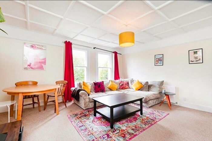 3 Bedroom Flat To Rent In Fordwych Road, London, NW2