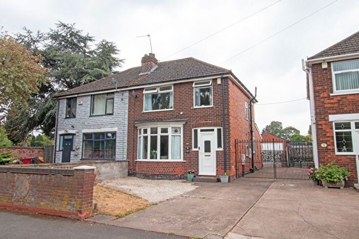 3 Bedroom Semi-Detached House For Sale In Cemetery Road, Scunthorpe, DN16