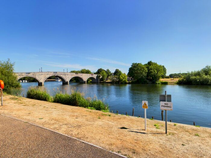 2 Bedroom Apartment To Rent In Chertsey, Surrey, KT16