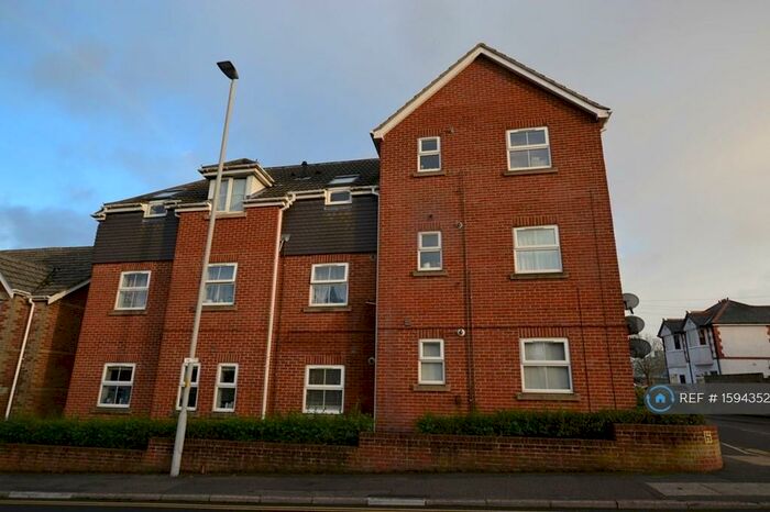 2 Bedroom Flat To Rent In Sea View Road, Parkstone, Poole, BH12