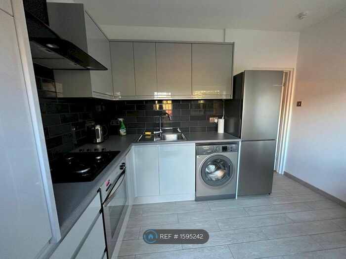 2 Bedroom Flat To Rent In Langthorne Street, London, SW6