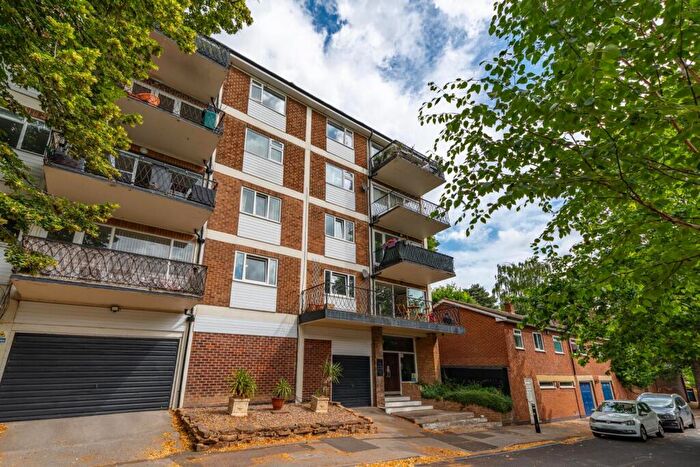 2 Bedroom Flat For Sale In Maria Court, The Park, Nottingham, NG7