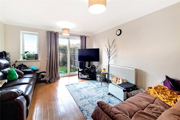 2 Bedroom House To Rent In Longcourt Mews, Canary Wharf, E11
