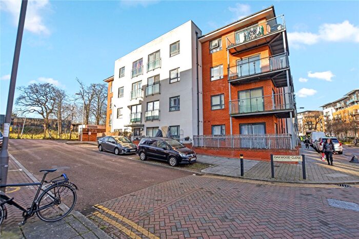 3 Bedroom Flat For Sale In Oakwood Close, London, SE13