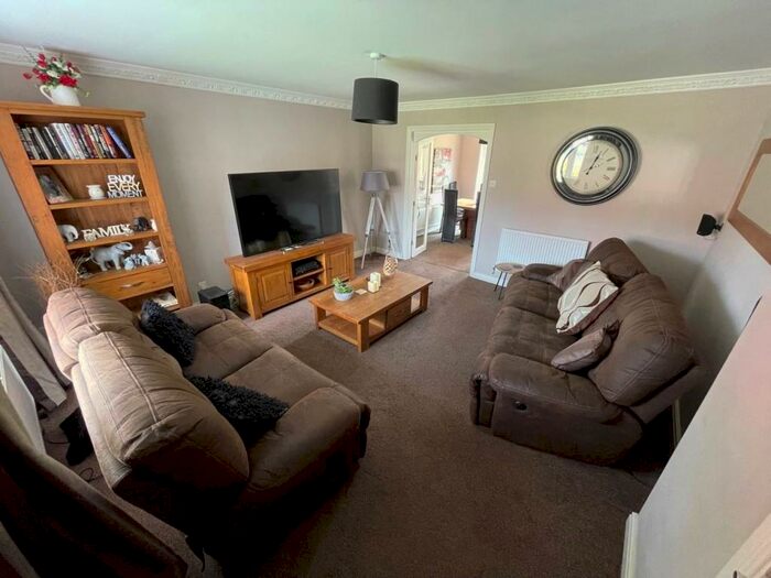 5 Bedroom Detached House To Rent In Cranberry Way, Pickering Road, Hull, HU4