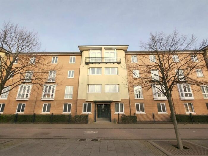 3 Bedroom Flat To Rent In Vellacott Close, Cardiff, CF10