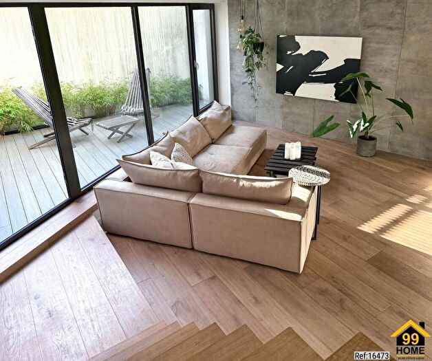 1 Bedroom Ground Maisonette For Sale In A Vicarage Road, Kingston Upon Thames, London, KT1