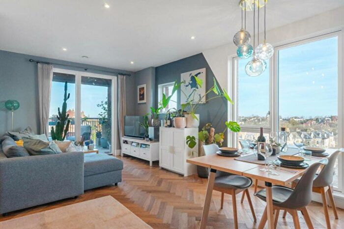 2 Bedroom Apartment For Sale In Harold Road, London, SE19