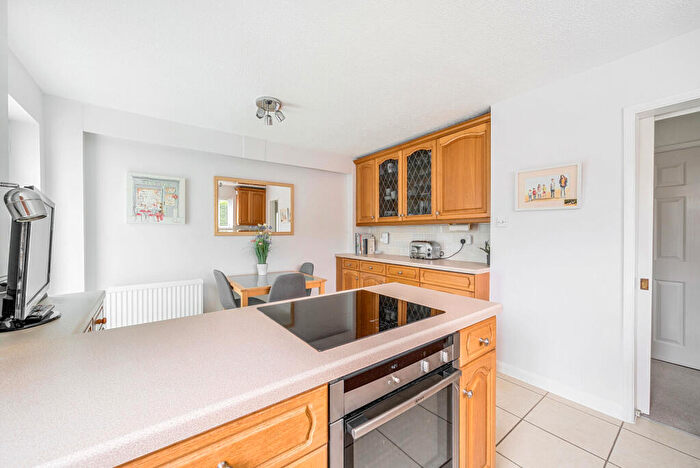 4 Bedroom Link Detached House For Sale In Treeside Drive, Farnham, GU9