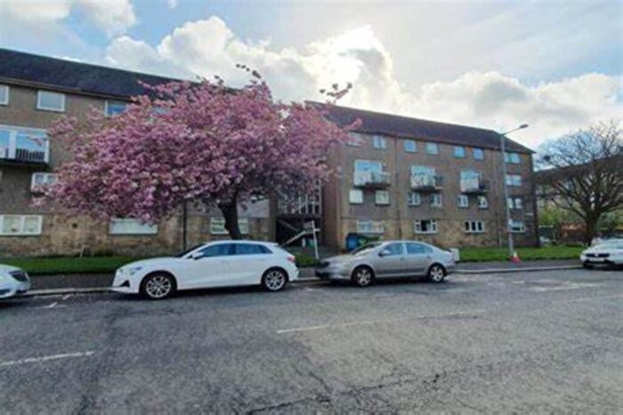 3 Bedroom Flat To Rent In B Wardrop, Paisley, PA1