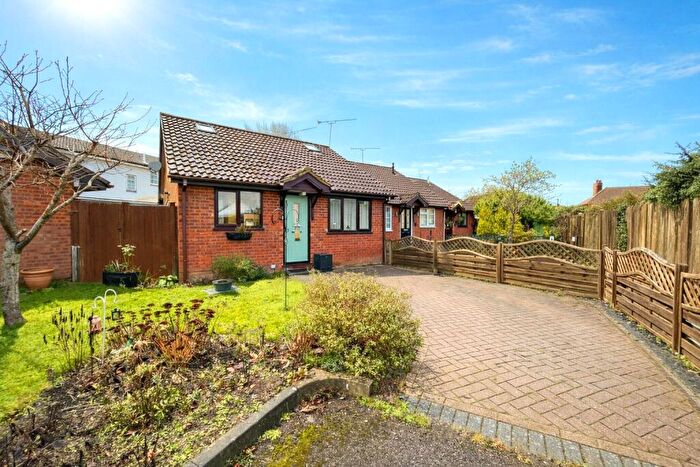 2 Bedroom Bungalow For Sale In Lea Close, Ash, Surrey, GU12