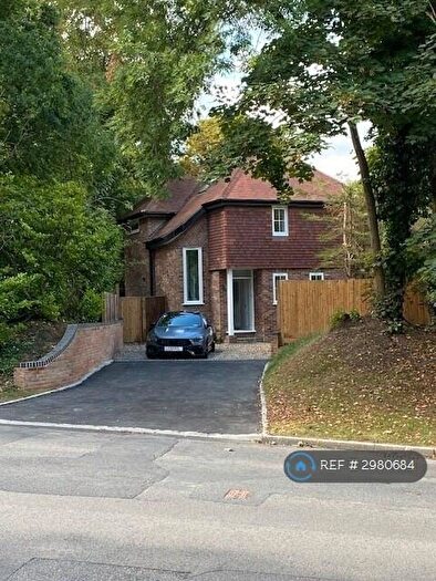 3 Bedroom Detached House To Rent In Ditton Hill, Surbiton, KT6