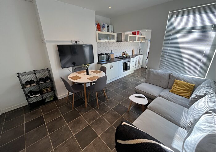 2 Bedroom End Of Terrace House To Rent In Scorer Street, LN5