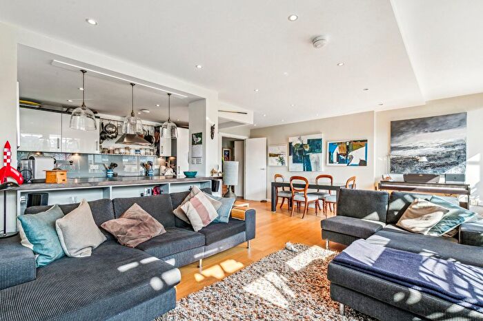 2 Bedroom Flat To Rent In Point Pleasant, Wandsworth, SW18