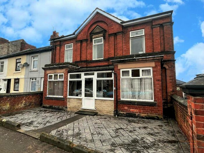 6 Bedroom Detached House For Sale In Derby Road Heanor, DE75