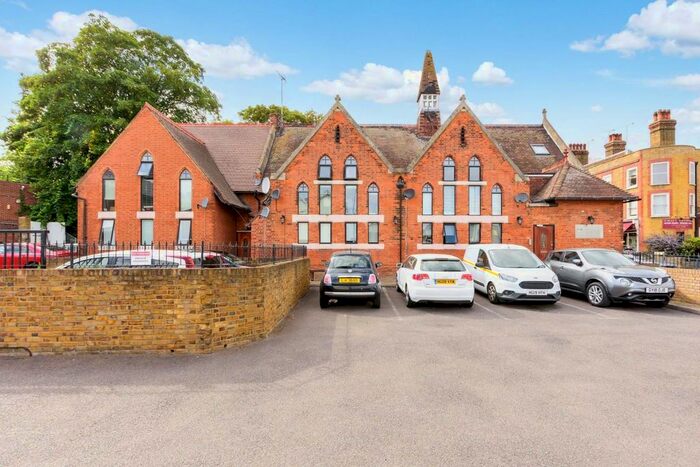 2 Bedroom Flat To Rent In West Hill, Dartford, DA1