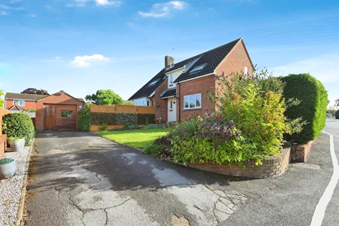 4 Bedroom Semi-Detached House For Sale In Vicarage Causeway, Hertford Heath, Hertford, SG13