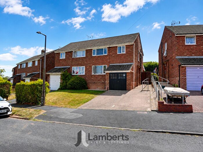 3 Bedroom Semi-Detached House For Sale In Harport Road, Greenlands, B98