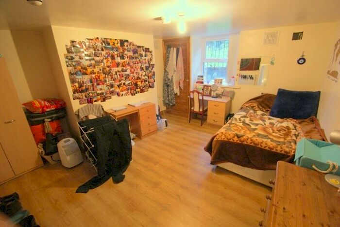 7 Bedroom Terraced House To Rent In Chestnut Avenue, Hyde Park, Leeds, LS6