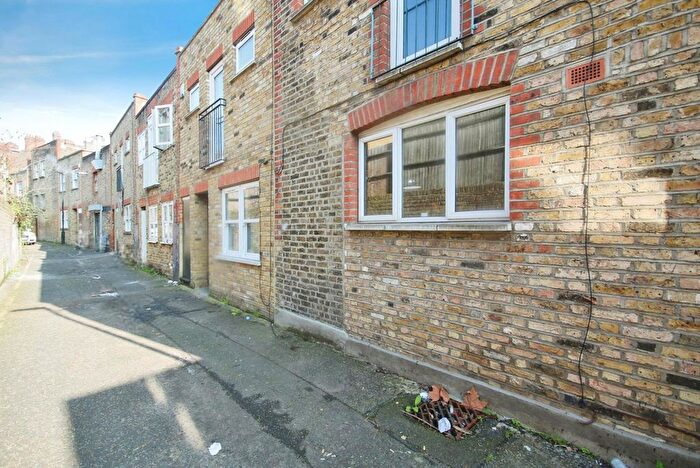 3 Bedroom Terraced House To Rent In Gleneagle Mews, London, SW16