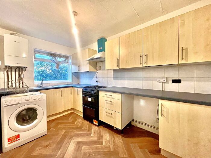 2 Bedroom Flat To Rent In Memorial Close, Heston, TW5