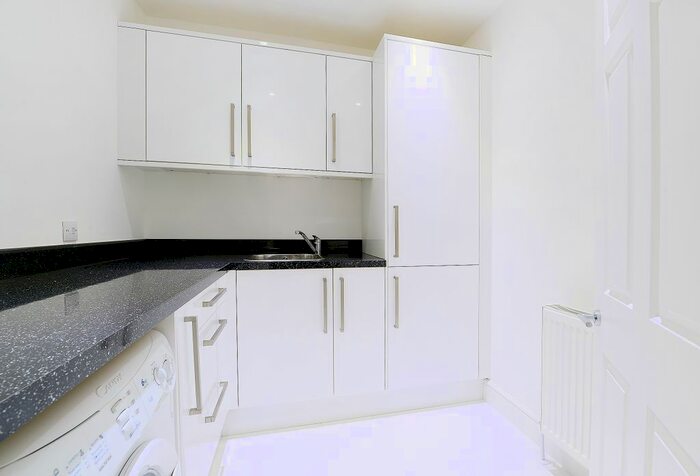 4 Bedroom Flat To Rent In Lexham Gardens, Kensington High Street, W8