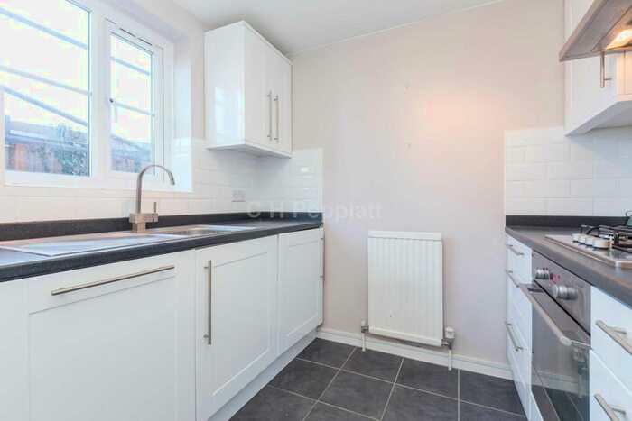 1 Bedroom Flat To Rent In Deodora Close, Whetstone, N20