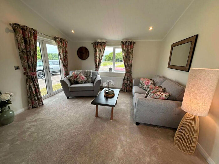 2 Bedroom Park Home For Sale In Swindon, Wiltshire, SN25