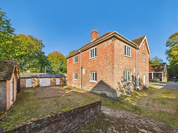 4 Bedroom Link Detached House For Sale In Whiligh Estate, Shovers Green, Wadhurst, TN5